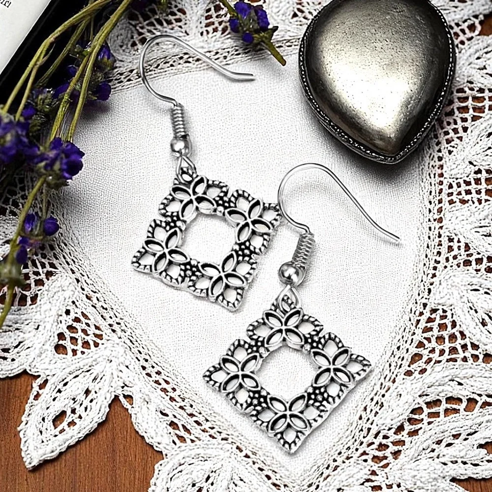 5 For $25💫Square Silver Filigree Floral Dangles Earrings